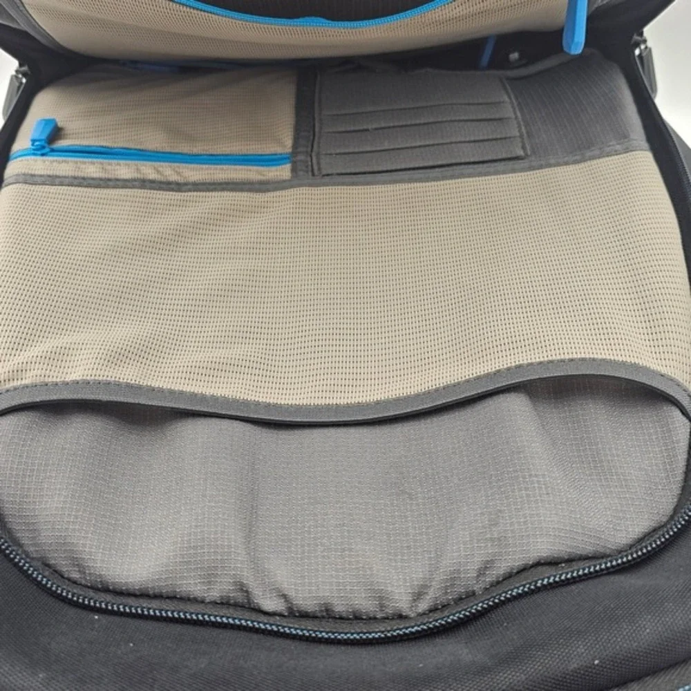 Alienware Vindicator 2.0 Gaming Laptop Backpack Black Blue Accents 17 Inch‎